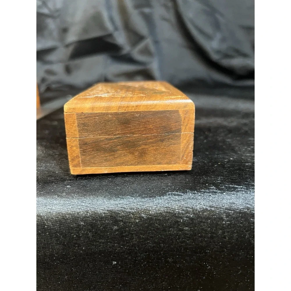 VTG‎ MINI INLAID WOOD TRINKET/STORAGE BOX 4 x 2.75 x 1.5 (2190)